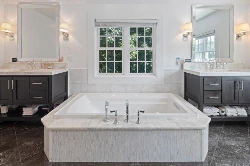 5 Mansfield Pl, Westport CT  06880-5045 exterior