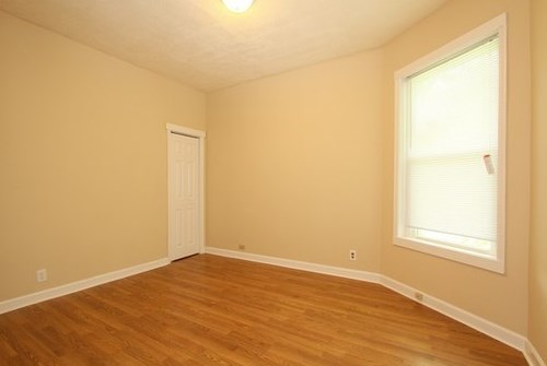 6040 Eberhart Ave, Chicago IL 60637-2404 exterior