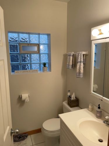 1330 Greenview Ave, Chicago IL 60626-5035 exterior