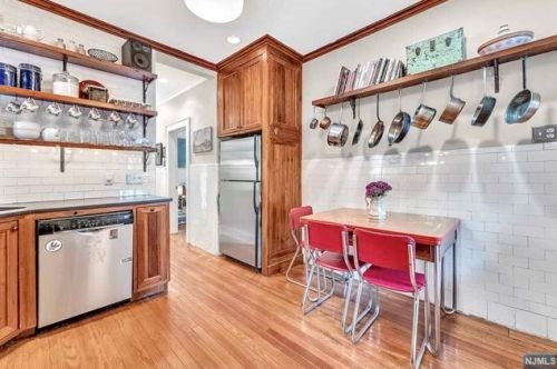 64 Chestnut St, Montclair NJ 07042-2945 exterior