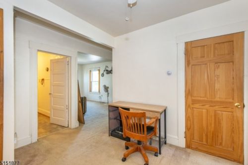 20 Sindle Ave, West Paterson NJ 07424-1650 exterior