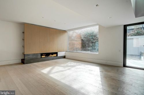 110 Delancey St, Philadelphia PA 19103-6409 exterior