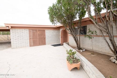 2750 Hearthstone Dr, Tucson, AZ 85730-2136