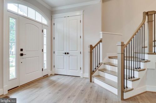 6208 Kellogg Dr, Mc Lean VA  22101-3121 exterior