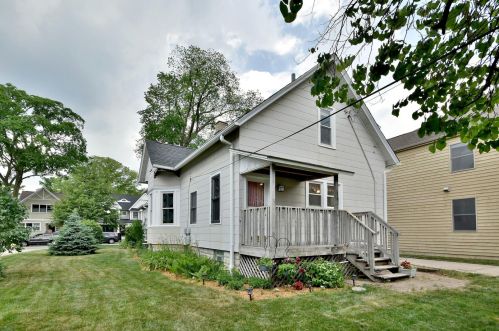 250 3 St, Elmhurst IL 60126-2460 exterior