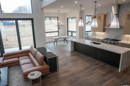 9969 Altamont Dr, Sandy, UT 84092-4241