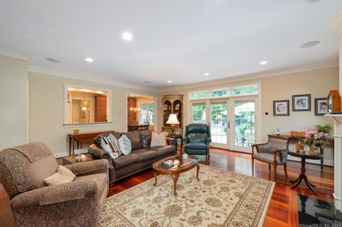 101 Somersby, Farmington CT 06032-2756 exterior