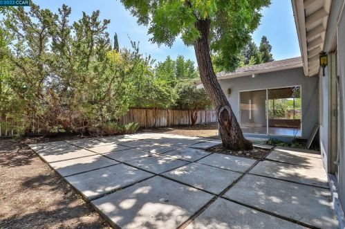 1930 Whitman Rd, Concord CA 94518-3329 exterior