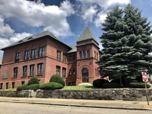 31 Elizabeth St, Worcester MA  01605-2965 exterior