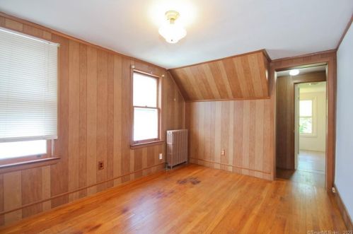 111 Spg St, Windsor Locks CT 06096-2208 exterior