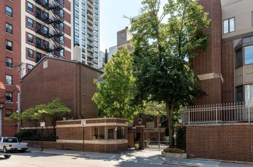 55 Goethe St, Chicago IL 60610-2311 exterior