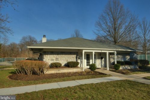 25 Jasmine Ct, Trenton NJ 08648-4808 exterior