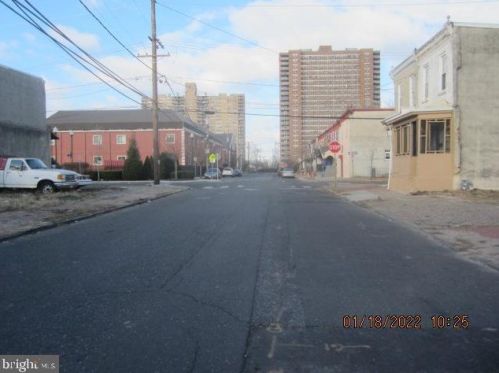 912 Pearl St, Camden NJ 08102-1034 exterior