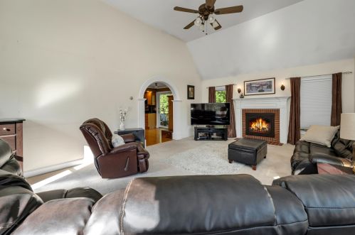 54 Border Winds Ave, Seabrook NH 03874-4461 exterior