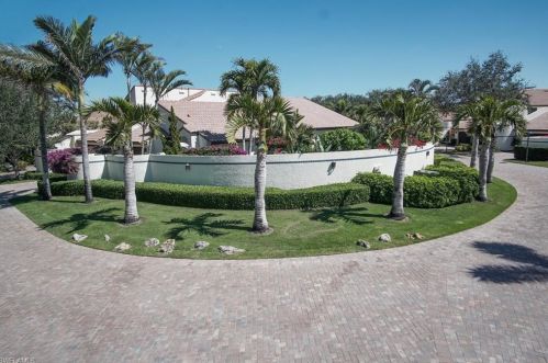 38 Las Brisas Way, Naples FL 34108-8294 exterior