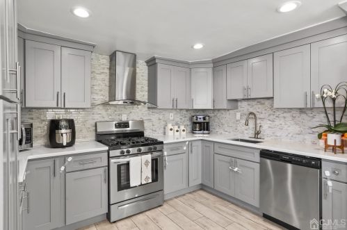 22 Altamont Rd, Edison NJ  08817-4058 exterior