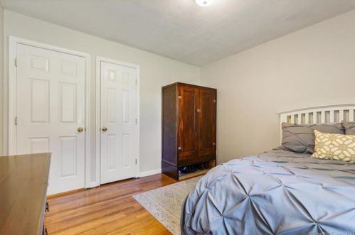 40 Mansfield Rd, North Haven CT 06473-1213 exterior