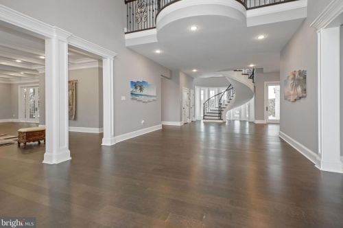 8746 Brook Rd, Mc Lean, VA 22102-1541