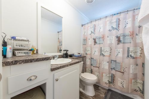 52 Longmeadow Dr, Concord NH 03301-3413 exterior