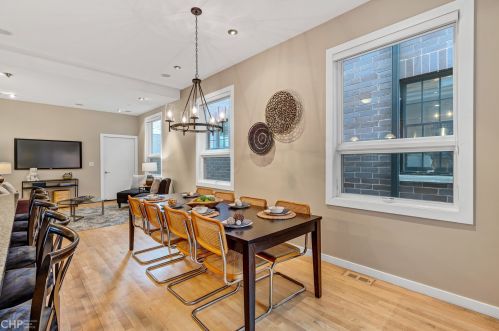 1506 Wolfram St, Chicago IL 60657-4017 exterior