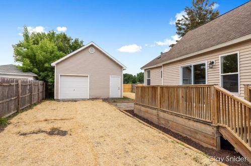 637 Leonard St, Grand Rapids MI 49503-1134 exterior