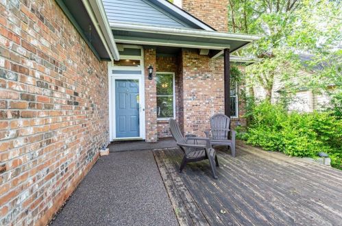 2109 Castle View Dr, Austin TX  78728-5490 exterior