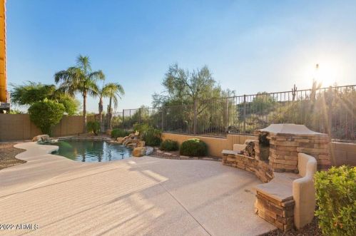 35914 31st Ave, Phoenix, AZ 85086-2245