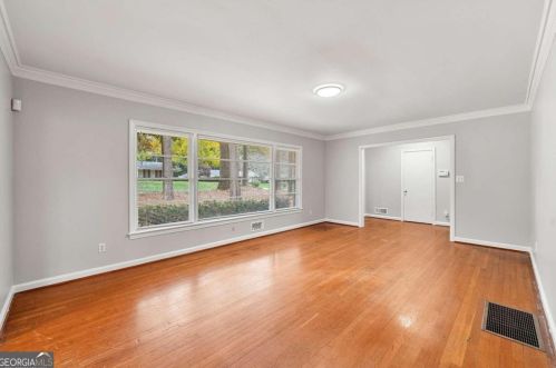 5820 Greenbrier Rd, Atlanta GA 30328-5215 exterior