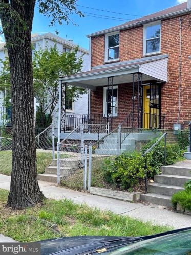 618 Faraday Pl, Washington, DC 20017-2355