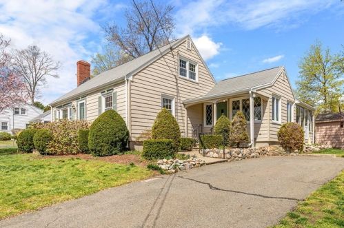 7 Rustlewood Dr, Canton, MA 02021-2327