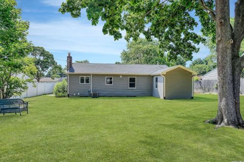 21 Orchid Ln, Commack NY exterior