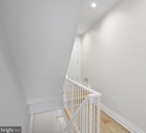 516 21 St, Philadelphia PA 19130-1401 exterior