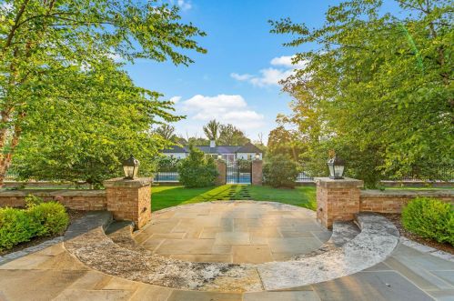 9303 Vly Hl Rd, Milwaukee WI 53217-1039 exterior