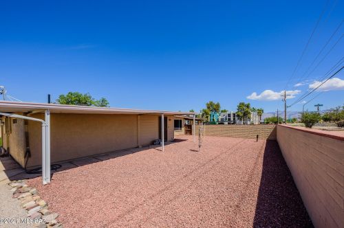 8648 Kenyon Dr, Tucson AZ  85710-4234 exterior