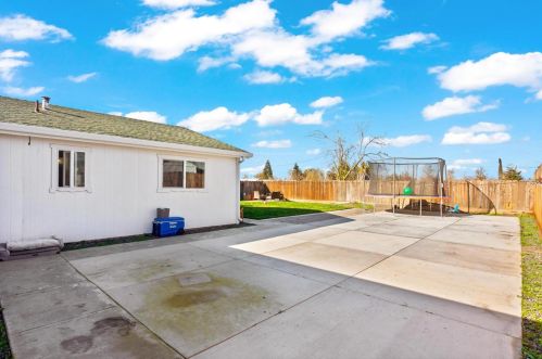 431 Lewis St, Turlock CA  95380-5828 exterior