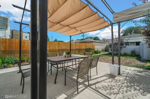 5725 Giddings St, Chicago IL 60630-2930 exterior