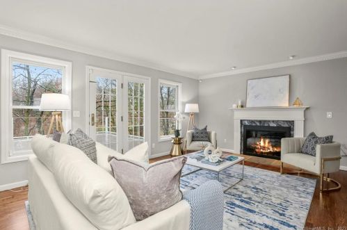 80 Indian Harbor Dr, Greenwich CT 06830-7148 exterior