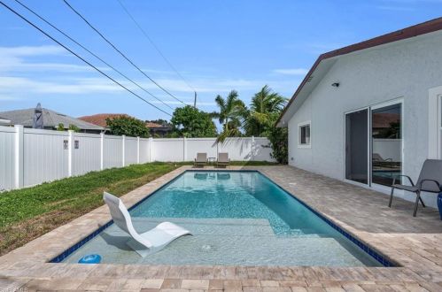 607 102 Ave, Naples FL 34108-3214 exterior