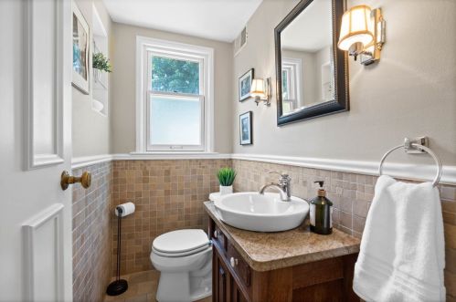 523 Carlisle Ave, Milwaukee WI 53217-4831 exterior