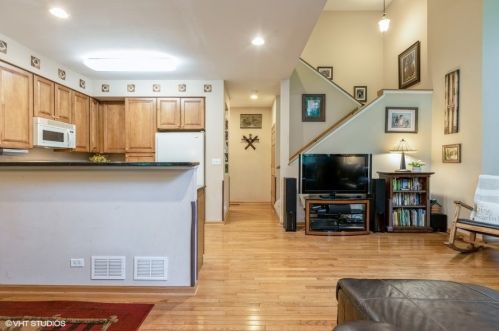 1280 Walnut Glen Dr, Bull Valley, IL 60014-6843