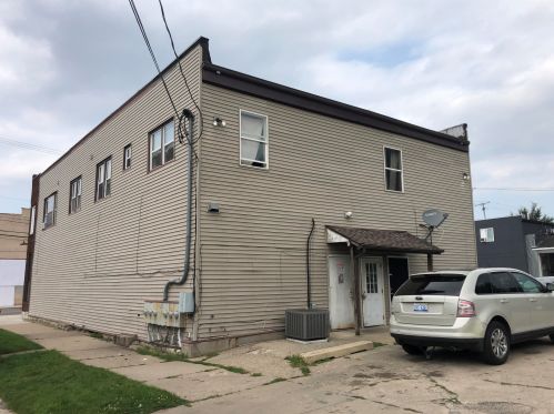 32 Hall St, Grand Rapids MI 49546-3841 exterior