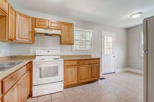 761 Kennolia Dr, Atlanta GA 30310-2330 exterior