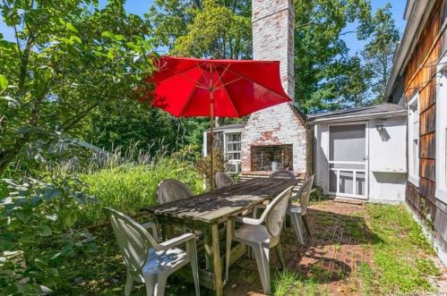 22 Homewood Ave, North Haven CT 06473-2919 exterior