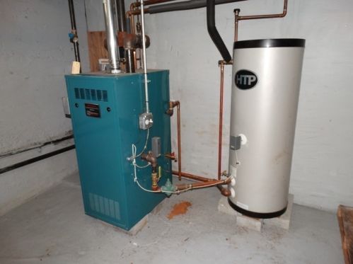 104 Side Pkwy, Newton MA 02458-1816 exterior