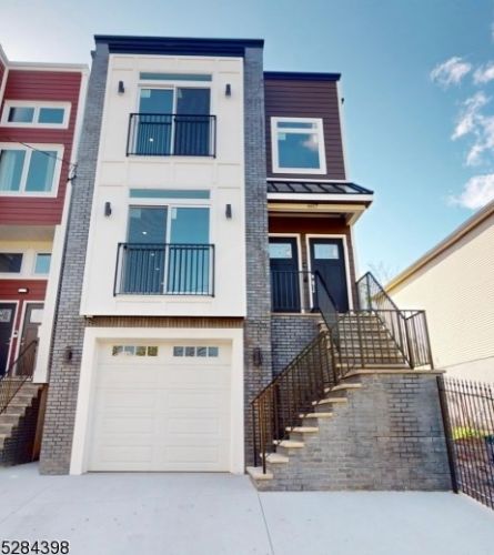 607 Hunterdon St, Newark NJ  07108-1918 exterior