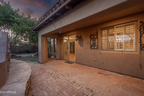 3931 Crst Ln, Phoenix AZ 85027-1602 exterior