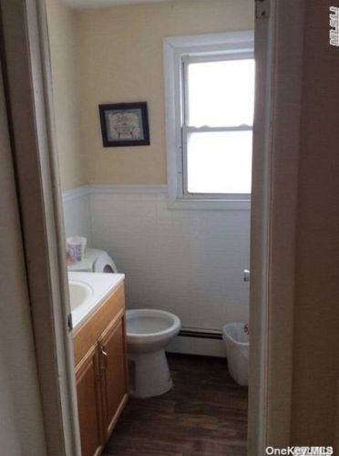 13 Railroad St, Huntington Station NY 11746-1230 exterior