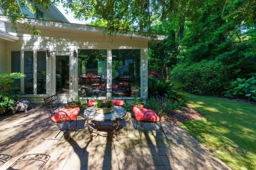 4174 Mcclatchey Cir, Atlanta GA 30342-3415 exterior