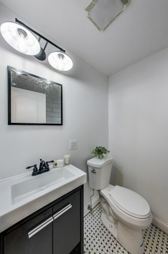 4912 Washington Park Ct, Chicago IL 60615-2304 exterior