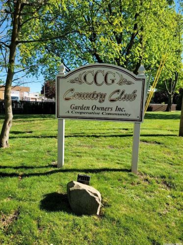 208 Farber Dr, Babylon, NY 11704-5143